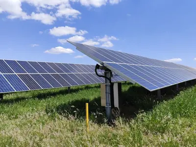 Parque solar con paneles fotovoltaicos